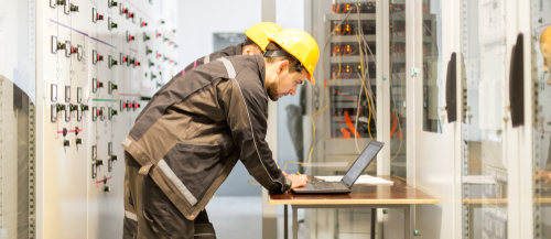 What is the typical coursework for a Bachelor's in Electrical Engineering?